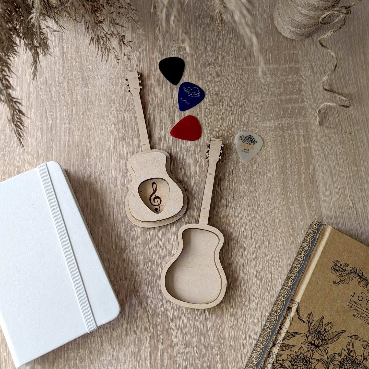 Guitar pick holder