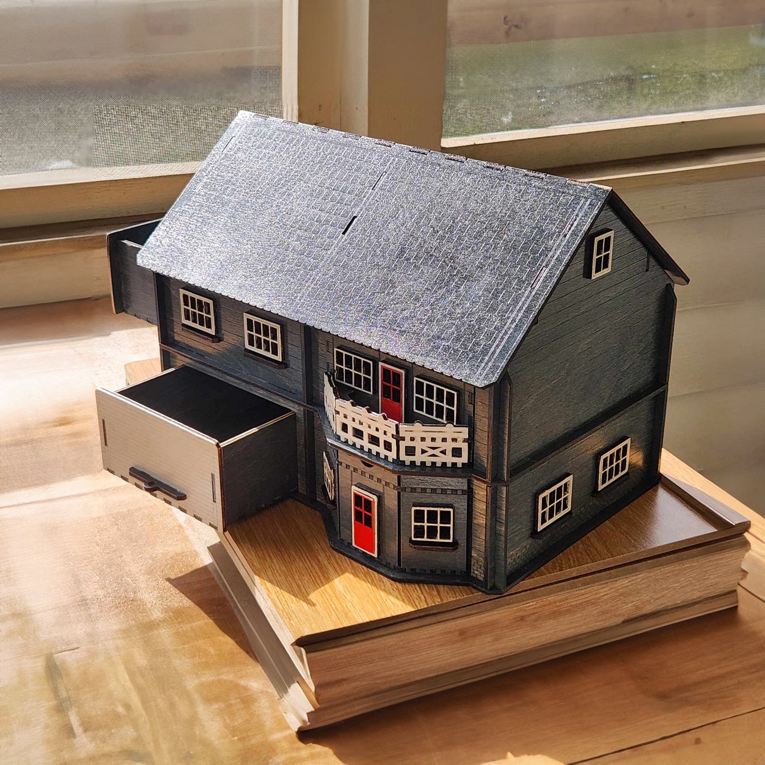 DOLLHOUSES & DOLL FURNITURES