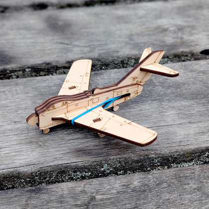 Airplane with shutting arrow mechanism