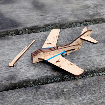 Airplane with shutting arrow mechanism