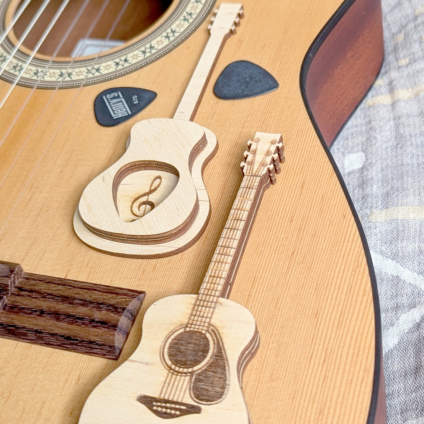 Guitar pick holder