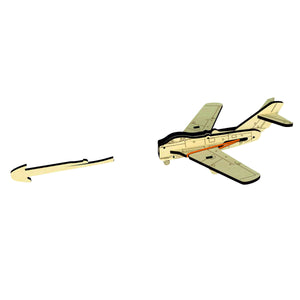 Airplane with shutting arrow mechanism